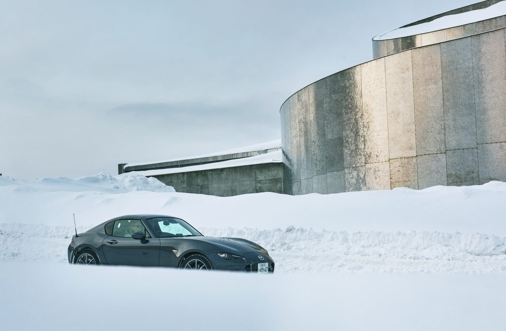 Mazda MX-5 Miata RF Handling Snowy Conditions