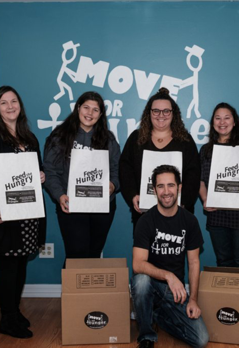 Mazda Move for Hunger Volunteers 