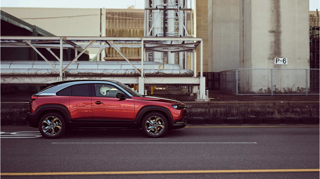 Mazda MX-30 Architect – Tomiko Takeuchi Test Drives the Vehicle