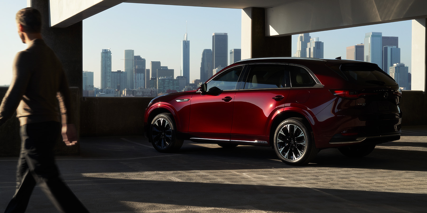 Minivan vs. SUV – Mazda CX-90 Inline 6 Parked